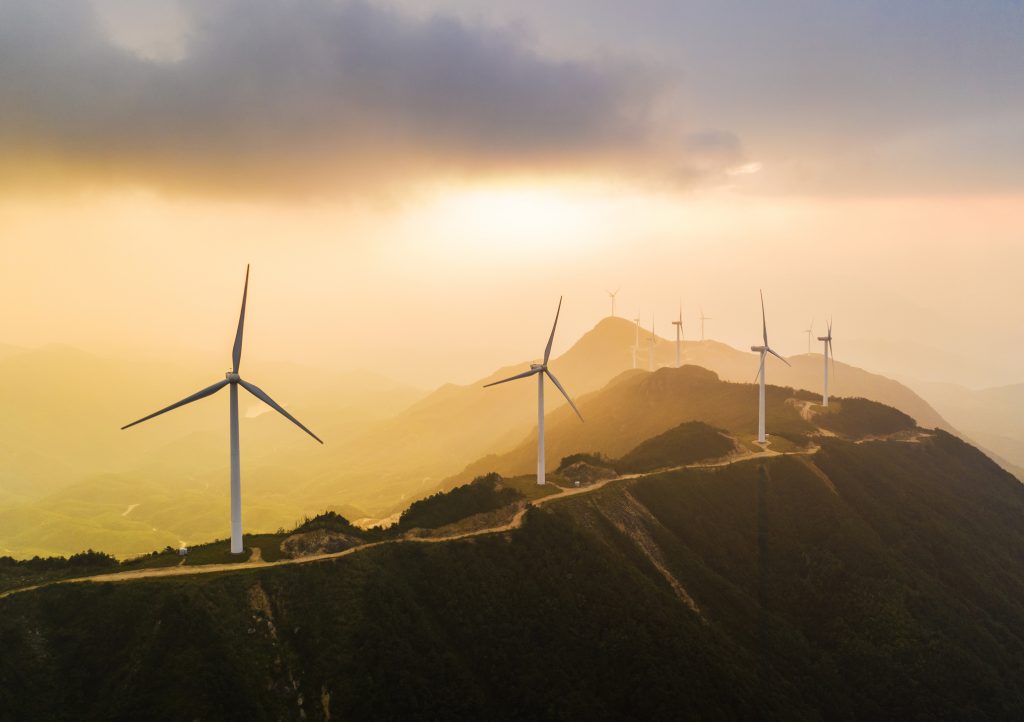 Wind power generation as a metaphor for the article "Why are ESG investments rising?"